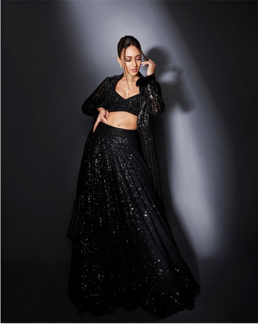 #CelebrityStyle: Erica Fernandes Looks Stunning In Black Ombre Sequin Lehenga! ✨😍 3