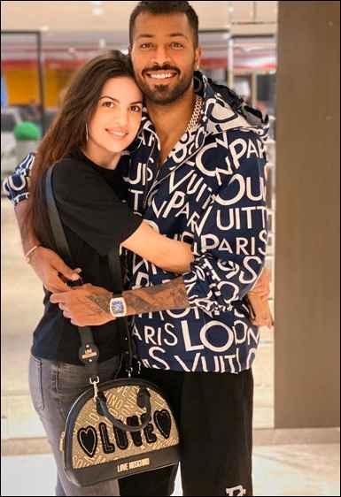 Hardik Pandya and Stankovic Spill The Beans Of Their Lovely Intimate Wedding And Pregnancy! 💙🧡💛 - 3