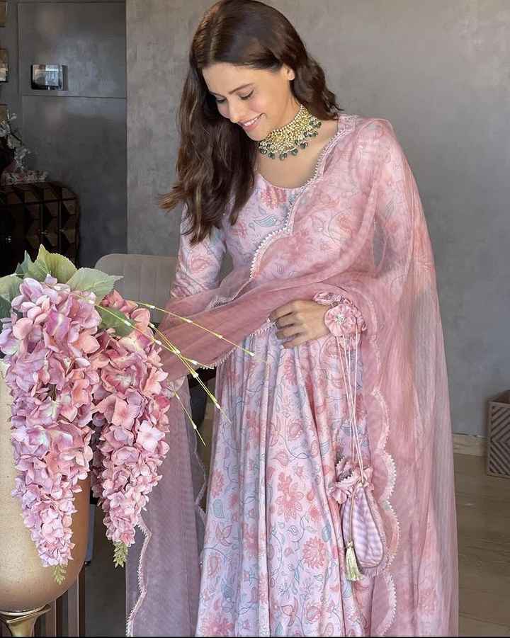 Aamna Sharif is truly a fashionable beauty! - 2