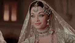 Who all wants to dress up as Evergreen Mumtaz for her d Day ? - 1
