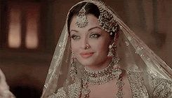 Who all wants to dress up as Evergreen Mumtaz for her d Day ? 1