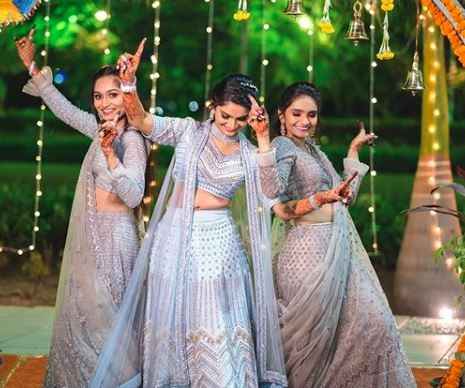 Dance Your Heart Out With Your Gf's !!! - 1