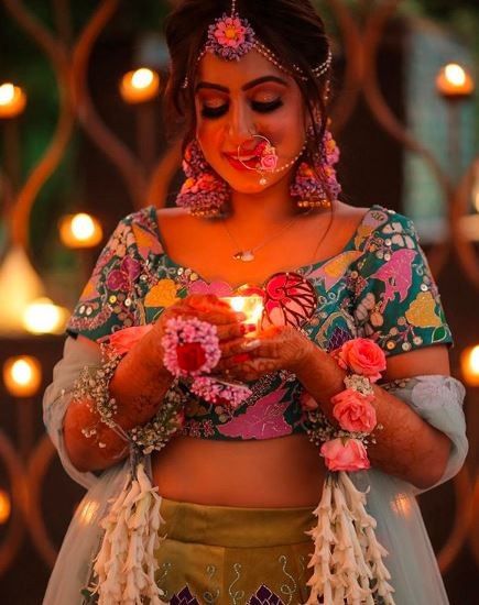 Take some Mehendi Look Inspo from this Cute Bride!!! 1