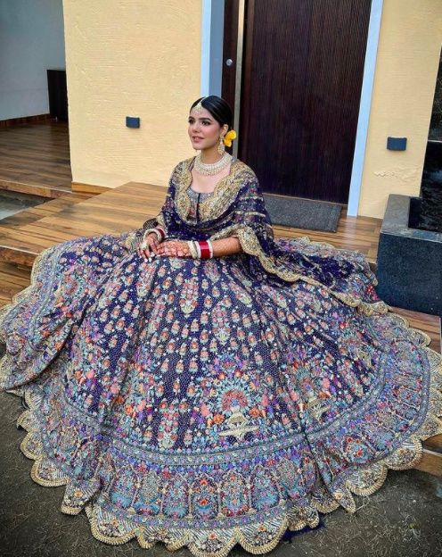 What a gorgeous lehenga and a beautiful bride! 1