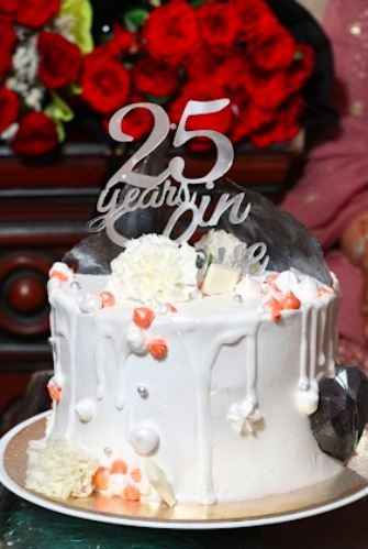 "25 years in love" wedding anniversary cake - 1