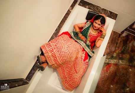 What is this concept of clicking wedding pictures in a Bath-tub? - 1