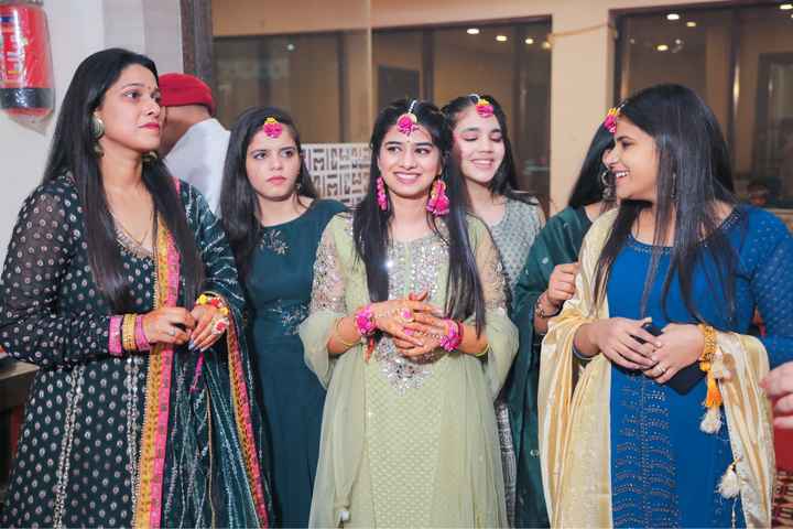 Mehendi outfit inspo - 1