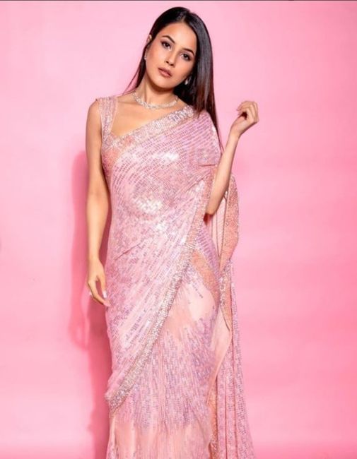 Shehnaaz Gill looks stunning in this Manish Malhotra Saree!😍 1
