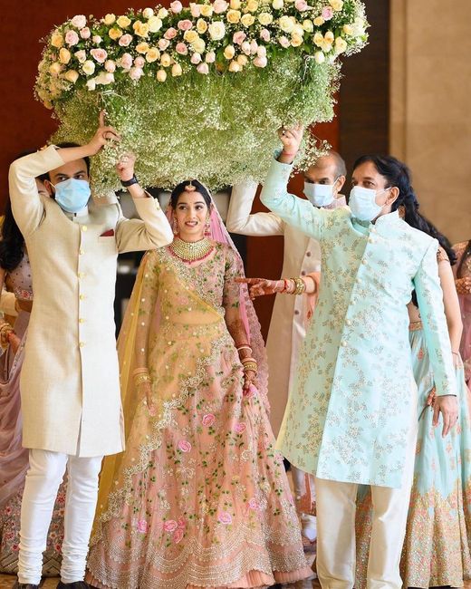 Bridal Entry with a jawdropping 'phoolon Ki Chaadar' - 1