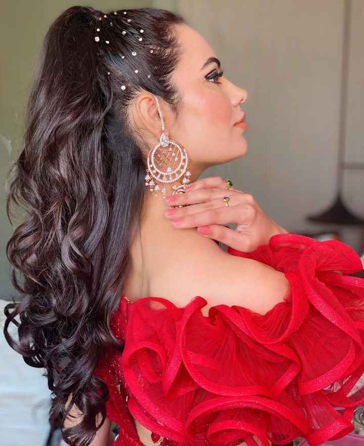 This hairstyle is apt for the recpetion ceremony! - 1