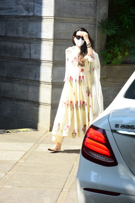 #CelebrityStyle: Karisma Kapoor looks gorgeous in “Shyra Anarkali Set” 1