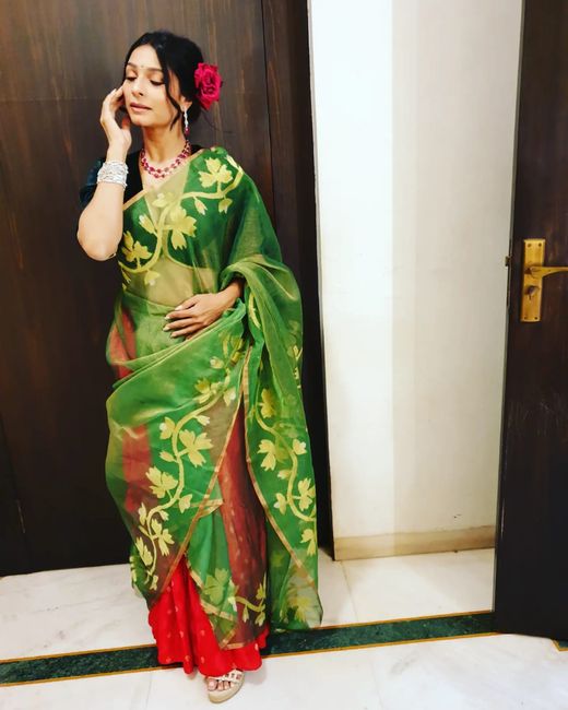 #CelebrityStyle: Tanishaa Mukerji looks goregrous in the Diwali outfit! 2