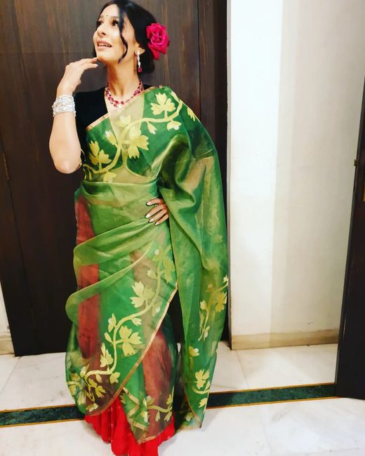 #CelebrityStyle: Tanishaa Mukerji looks goregrous in the Diwali outfit! 4
