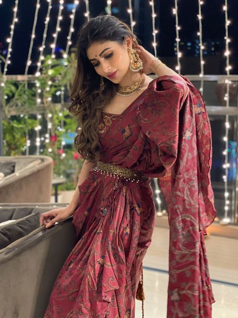 #CelebrityStyle: Mouni Roy Shining In Her Diwali Outfit 3