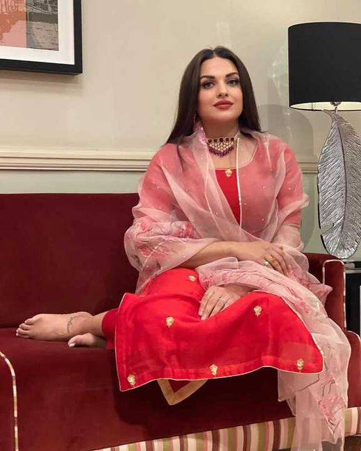#CelebrityStyle: Love and Light With Himanshi Khurana! 1