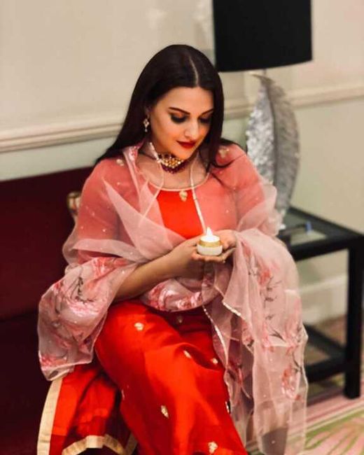 #CelebrityStyle: Love and Light With Himanshi Khurana! 2