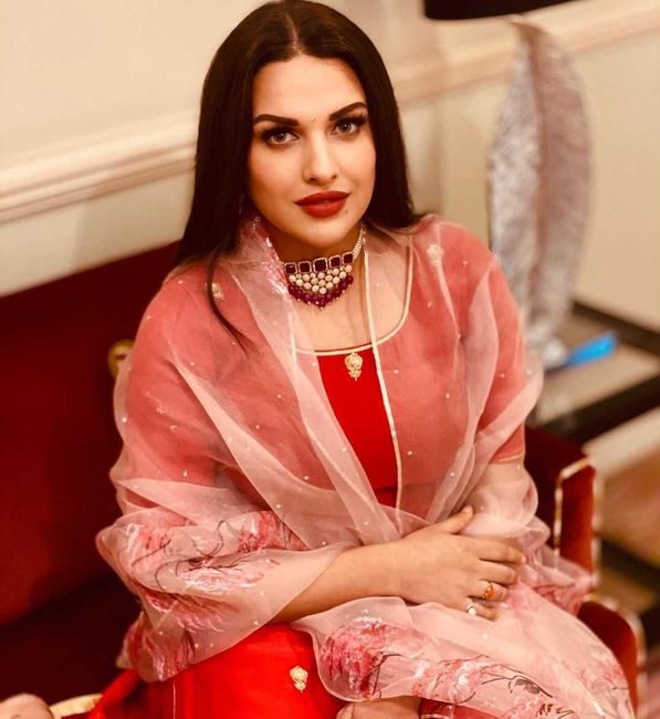 #CelebrityStyle: Love and Light With Himanshi Khurana! 3