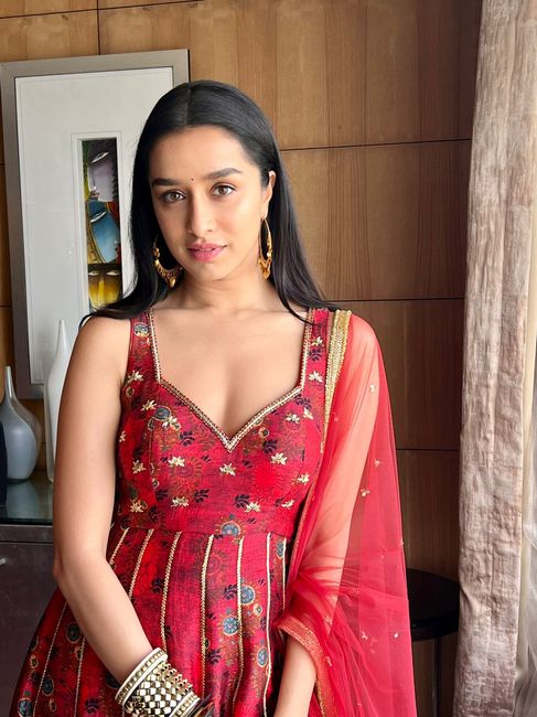 #Celebritystyle: Shraddha Kapoor spotted wearing the ‘cherry red anarkali set' 1