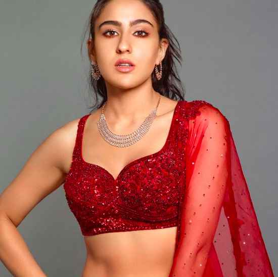 #Celebritystyle: When it comes to traditional, Red colour excels! - 1