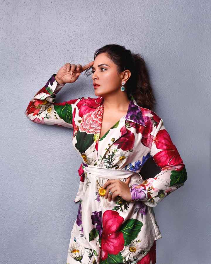 Celebritystyle: Richa Chadha spotted wearing the 'coloured diamonte bands & semiprecious sea-green e