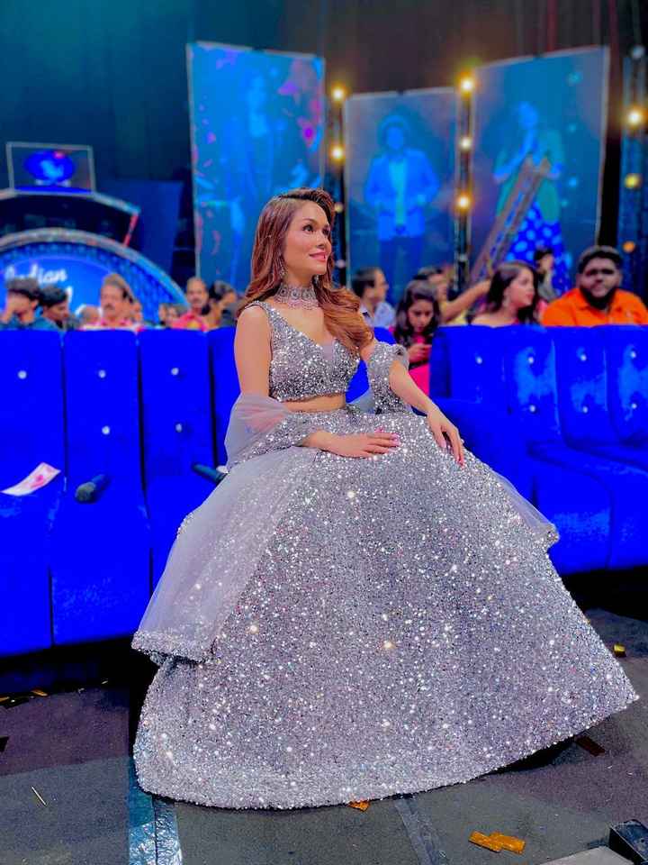 Celebritystyle: Sonu Kakkar serving looks in this beautiful lehenga! - 1