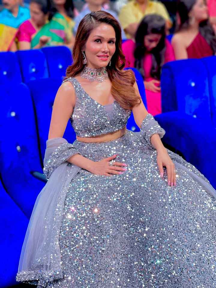 Celebritystyle: Sonu Kakkar serving looks in this beautiful lehenga! - 2