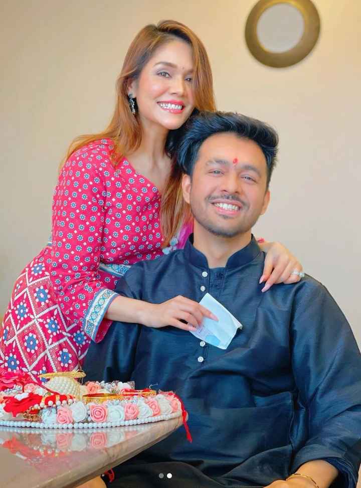 Celebritystyle: Neha Kakkar and Sonu Kakkar spotted wearing Global Desi For Rakhi! - 3