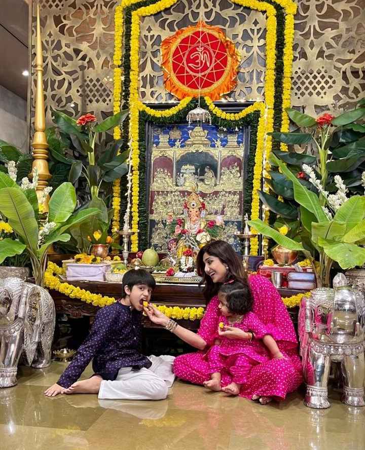 #Celebritystyle: Shilpa Shetty Spotted Wearing Bandhani Kaftan Set! - 3