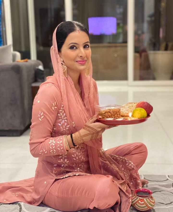 #Celebritystyle: Geeta Basra Looks So Pretty in Karwa Chauth Outfit! - 1