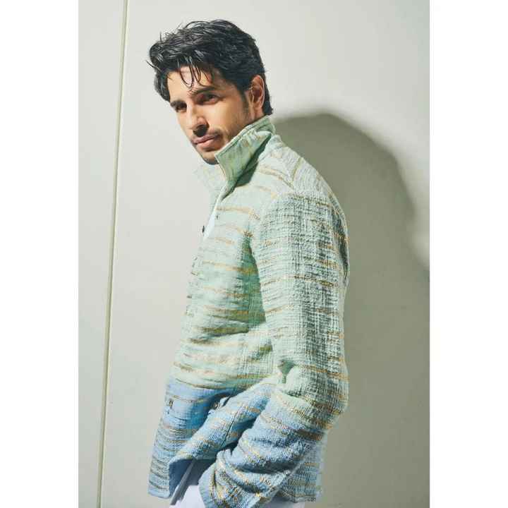 #Celebritystyle: Siddharth Malhotra spotted wearing the ‘green and Blue Shacket’👕 - 1
