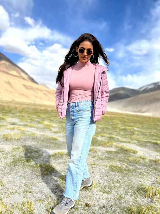Mukti Mohan Gives Major Travel Goals With Her Latest Vacation Pics From #leh!😍 - 5