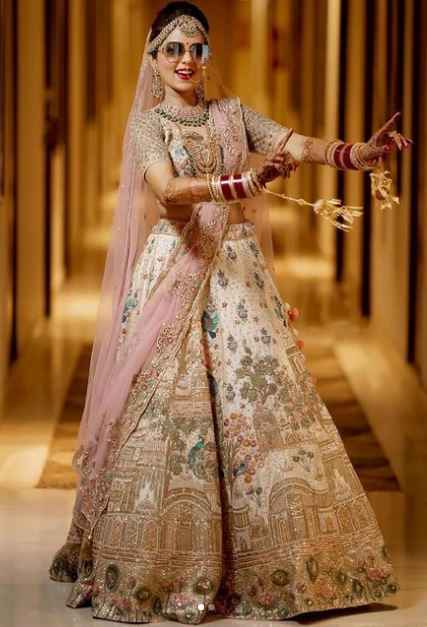 Those details and intricacies of Sugandha Mishra's wedding Lehenga! 😍😍 - 1