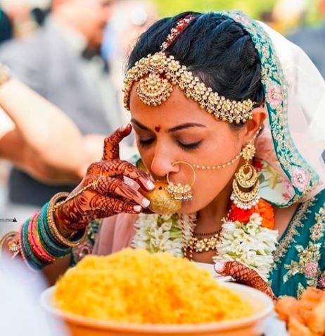 So what if I'm a bride, nothing can phase out my golgappa love 1