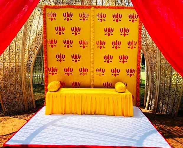 Give me a very simple and easy to execute decor idea for home haldi function! - 1