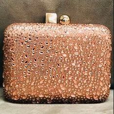 How pretty does this clutch looks!! 1