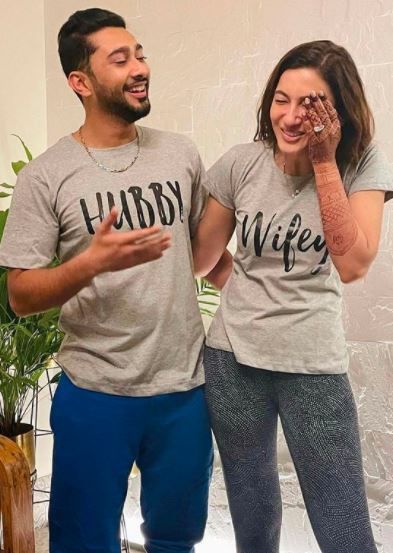 Gau and Zaid's cute Hubby and Wifey T-shirts😁😁 2