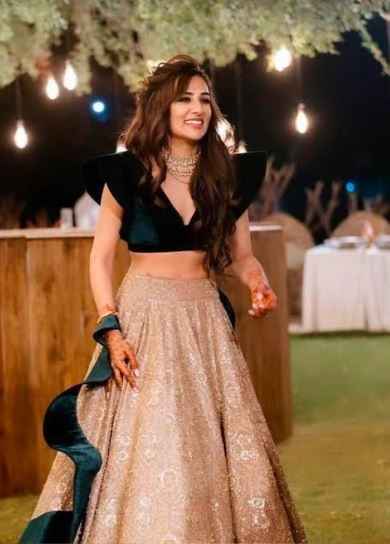 I'd love my lehenga to have a modern touch to it! - 1