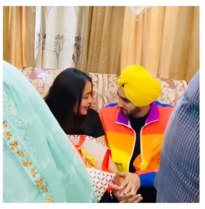 Neha Kakkar just shared such a beautiful moment of her meeting Rohanpreet's parents! 1