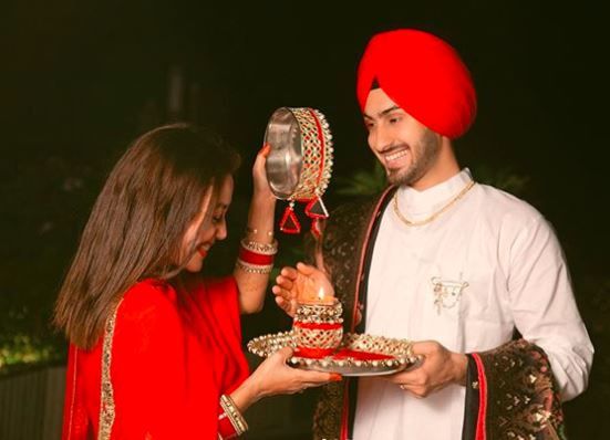 Neha Kakkar's first Karwachauth pictures are toooo cute! 😍😘 1