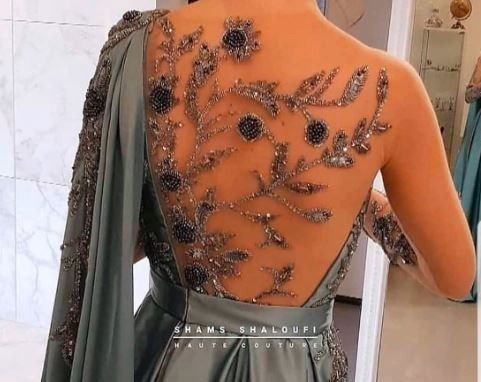 This blouse with perfect embroidery looks alluring - 1