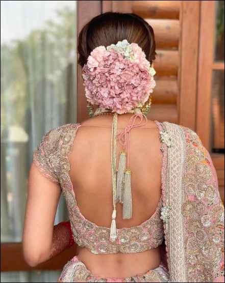 How many of you liked this floral bun? - 1