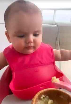 Baby's eating bib! - 1