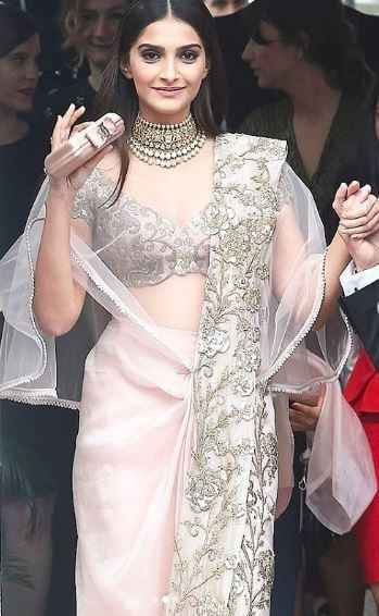 This outfit of sonam, perfect for reception? - 1