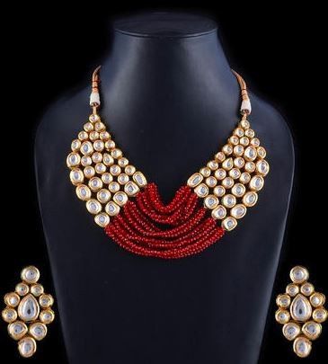 What a beautiful Ruby-kundan set it is! 1