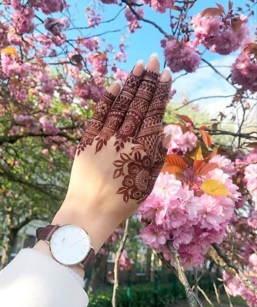 This finger mehendi design looks so beautiful 1