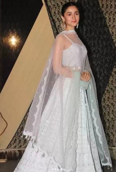 Loving this white lehenga that Alia bhattt is wearing😍 2