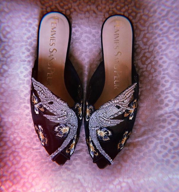 Look at these Sparkly diamond studded footwear guys!!🤩💎 2