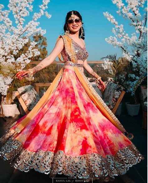 Cousin looking for a light lehenga - 1