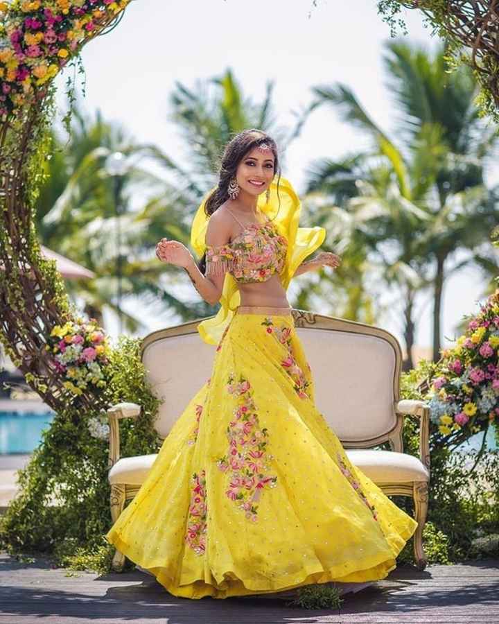 I really like this. It is so unique especially the blouse. Just look at the ruffles that are falling