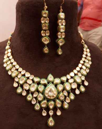 Such subtle jewellery pieces tend to work with most of your oufitts! - 1